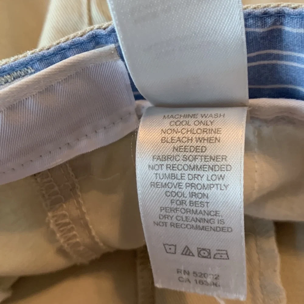Liz Claiborne light khaki shorts Size 12